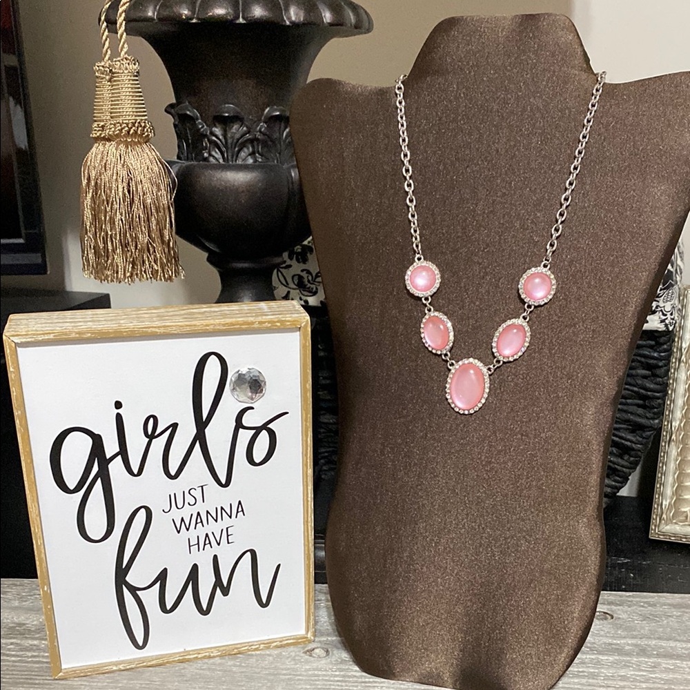 Elegant NWT New York & Company Pink & Silver Tone Necklace! - Picture 1 of 6